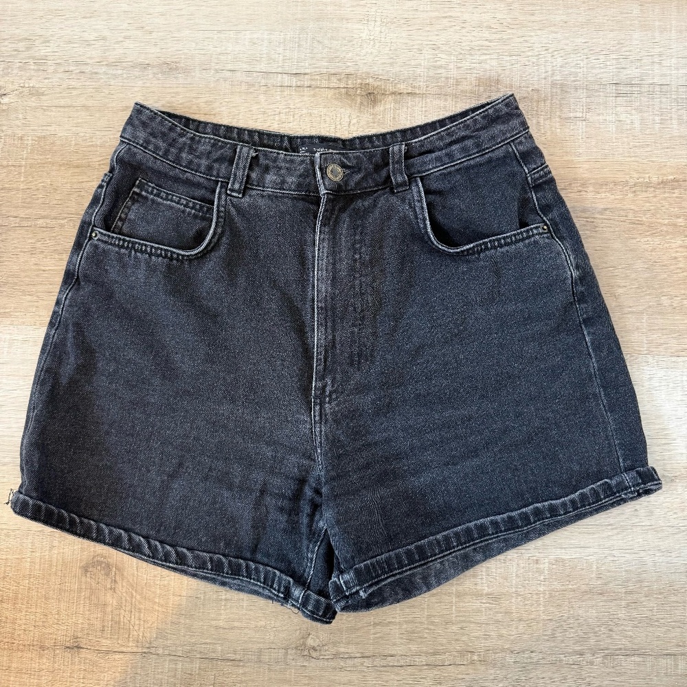 Zara TRF High-Waisted Black Denim Mom Shorts Size 6